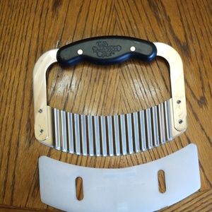 😎PAMPERED CHEF CRINKLE CUTTER💥PRICE IS FIRM💥